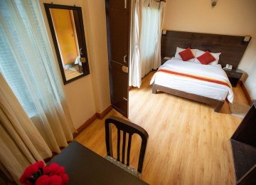 queen-bed-room